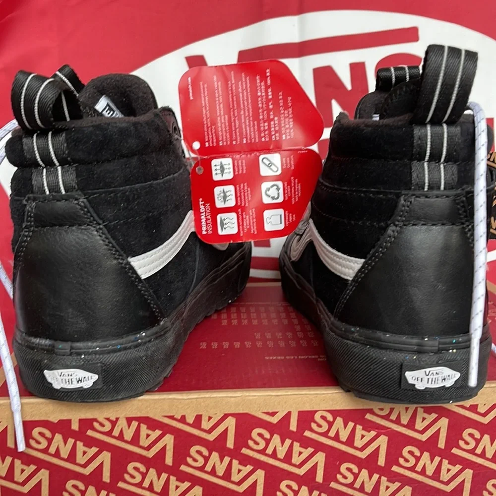 Vans WMNS Sk8-HI Mte-2
Glitter Black Glitter
VNOA5HZZUNM
Boots - sneakers - Picture 14 of 16